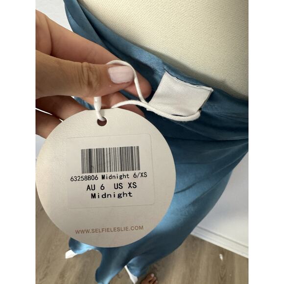 NWT Selfie Leslie Champagne Showers Halterneck Slip Midi Dress Midnight Size XS - Picture 4 of 4